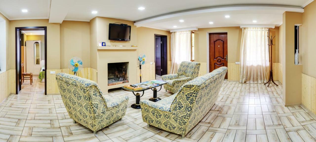 Guest House Mart Villa Martvili Bagian luar foto