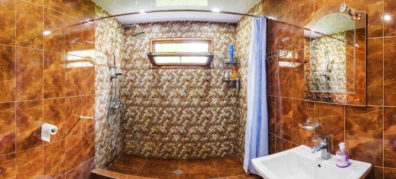 Guest House Mart Villa Martvili Bagian luar foto